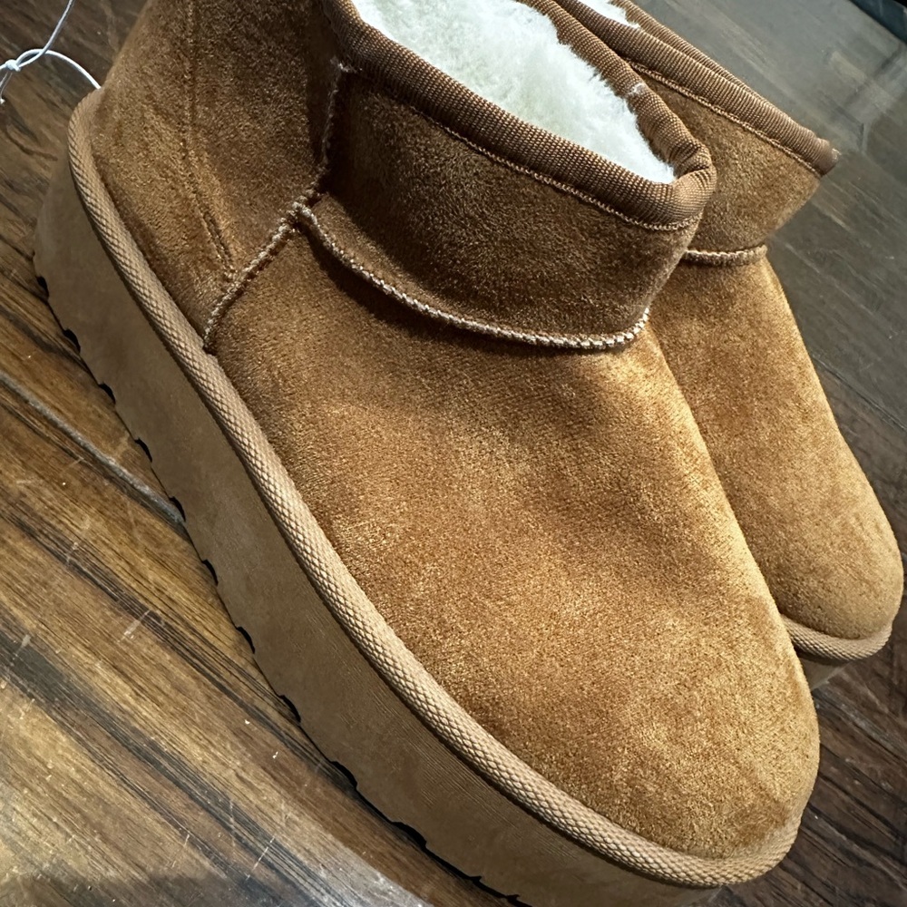 Mudd Cream Fleece Lined Ankle Bootie Platform Slippers‎ size 11 Brand New